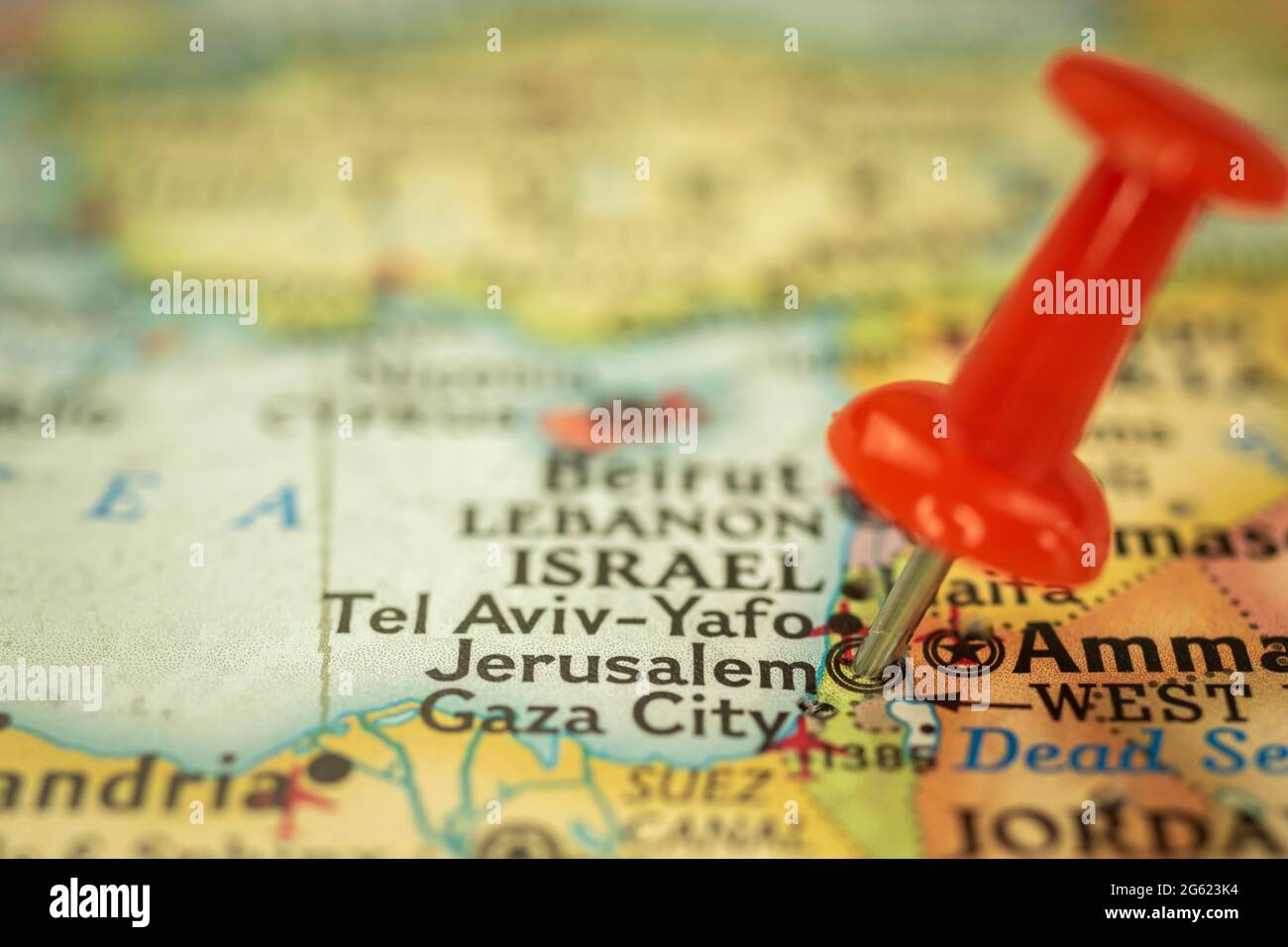 Ubicazione Gerusalemme in Israele, mappa di viaggio con closeup segnapunto a spinta, concetto di viaggio in Asia Foto Stock