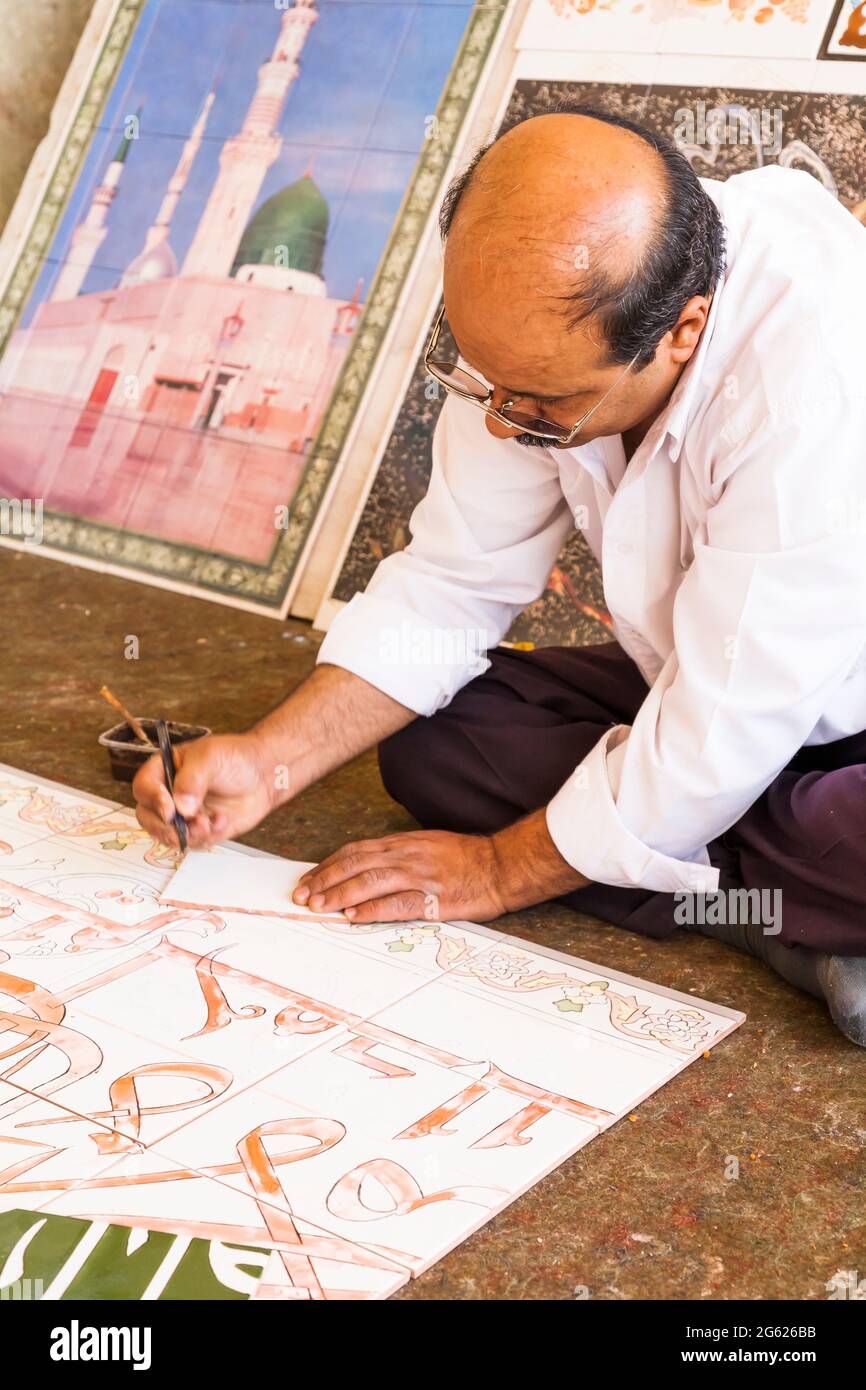 Pittore, dimostrazione di artigianato tradizionale, a Arg di Karim Khan (cittadella), centro città, Shiraz, Fars Provincia, Iran, Persia, Asia occidentale, Asia Foto Stock