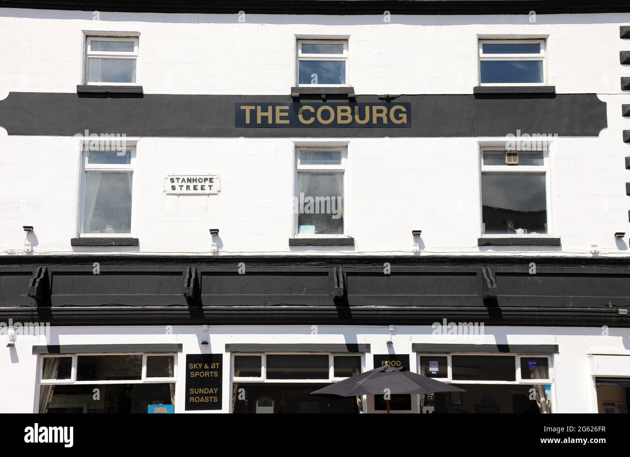 Il tradizionale pub inglese Coburg si trova all'angolo tra Stanhope Street e Sefton Street a Liverpool Foto Stock