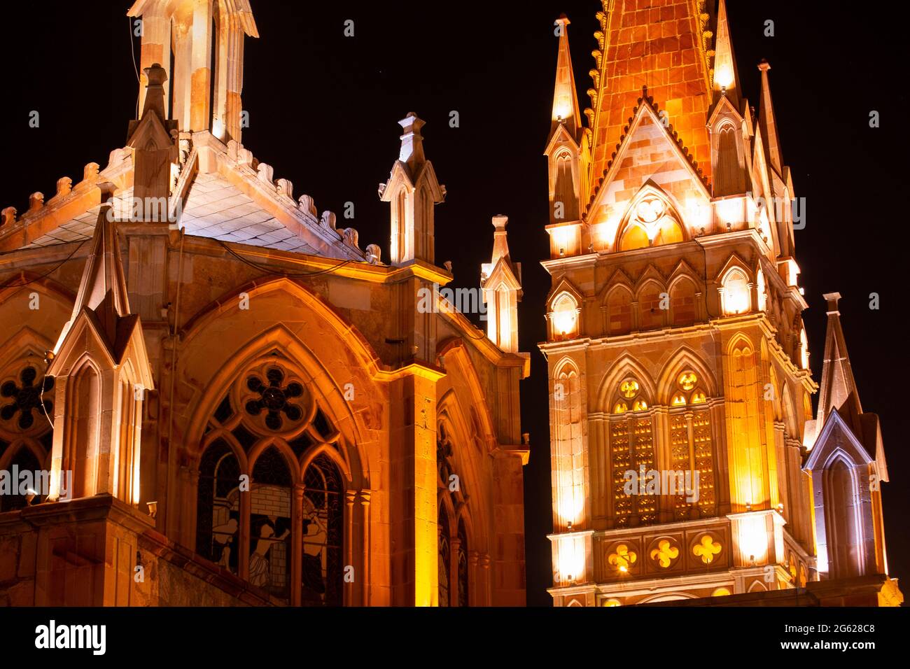 Vista notturna dello storico centro coloniale di Zacatecas, Zacatecas, Messico. Foto Stock