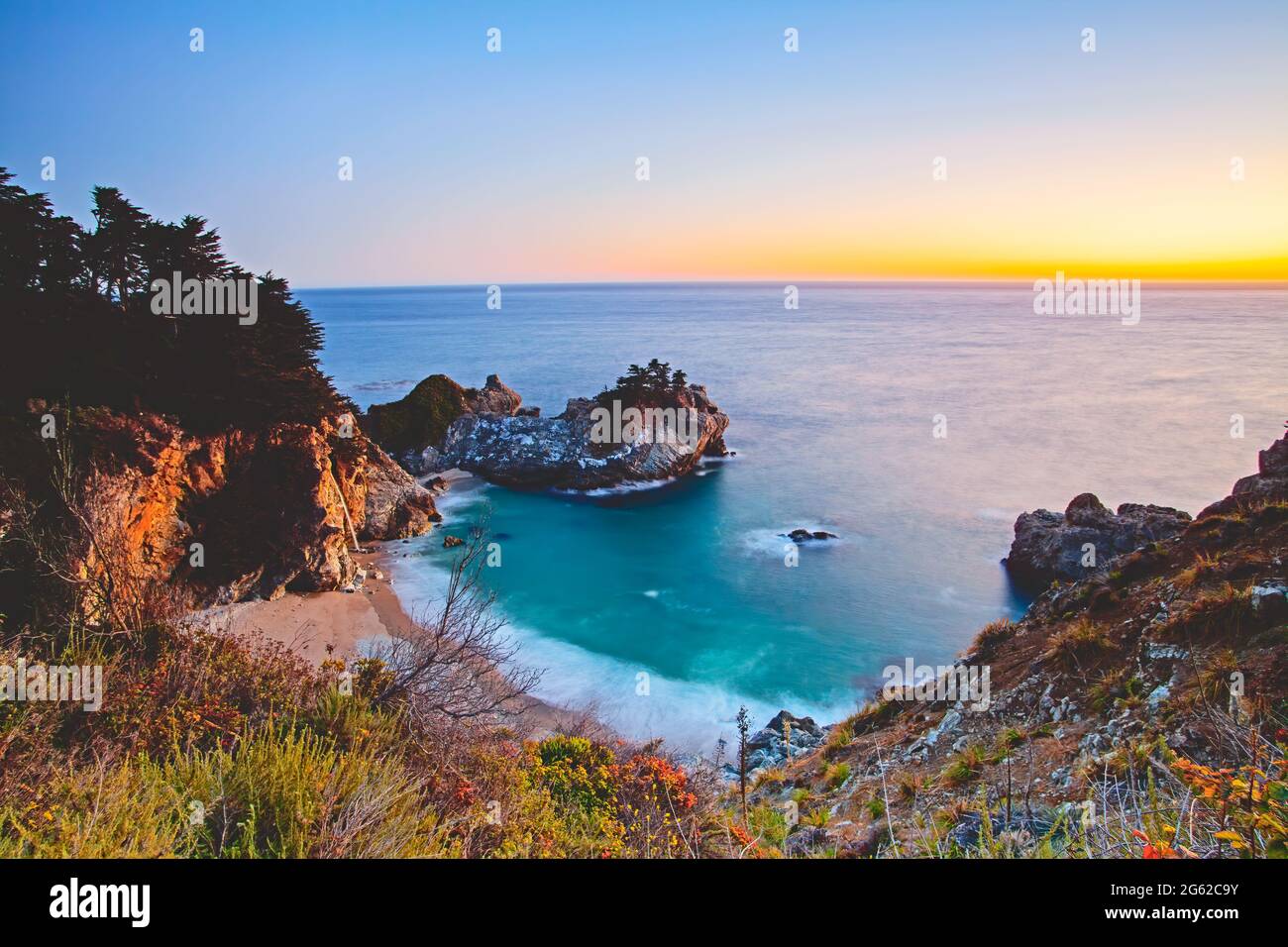 McWay Falls, California, Stati Uniti Foto Stock