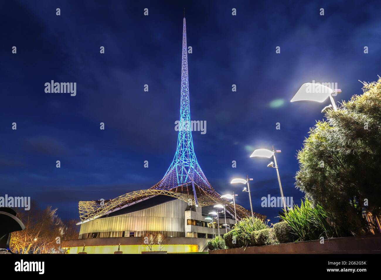 Melbourne Australia. L'Arts Centre spire di notte a Melbourne. L'Arts Center è il più grande centro per le arti dello spettacolo dell'Australia. Foto Stock