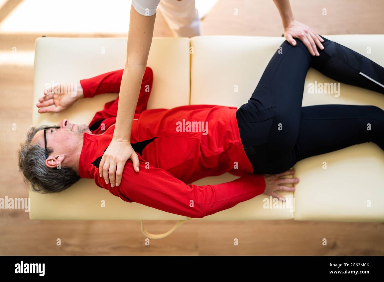 Chiropractor terapeuta fare Physio Shiatsu Sport Massage Foto Stock