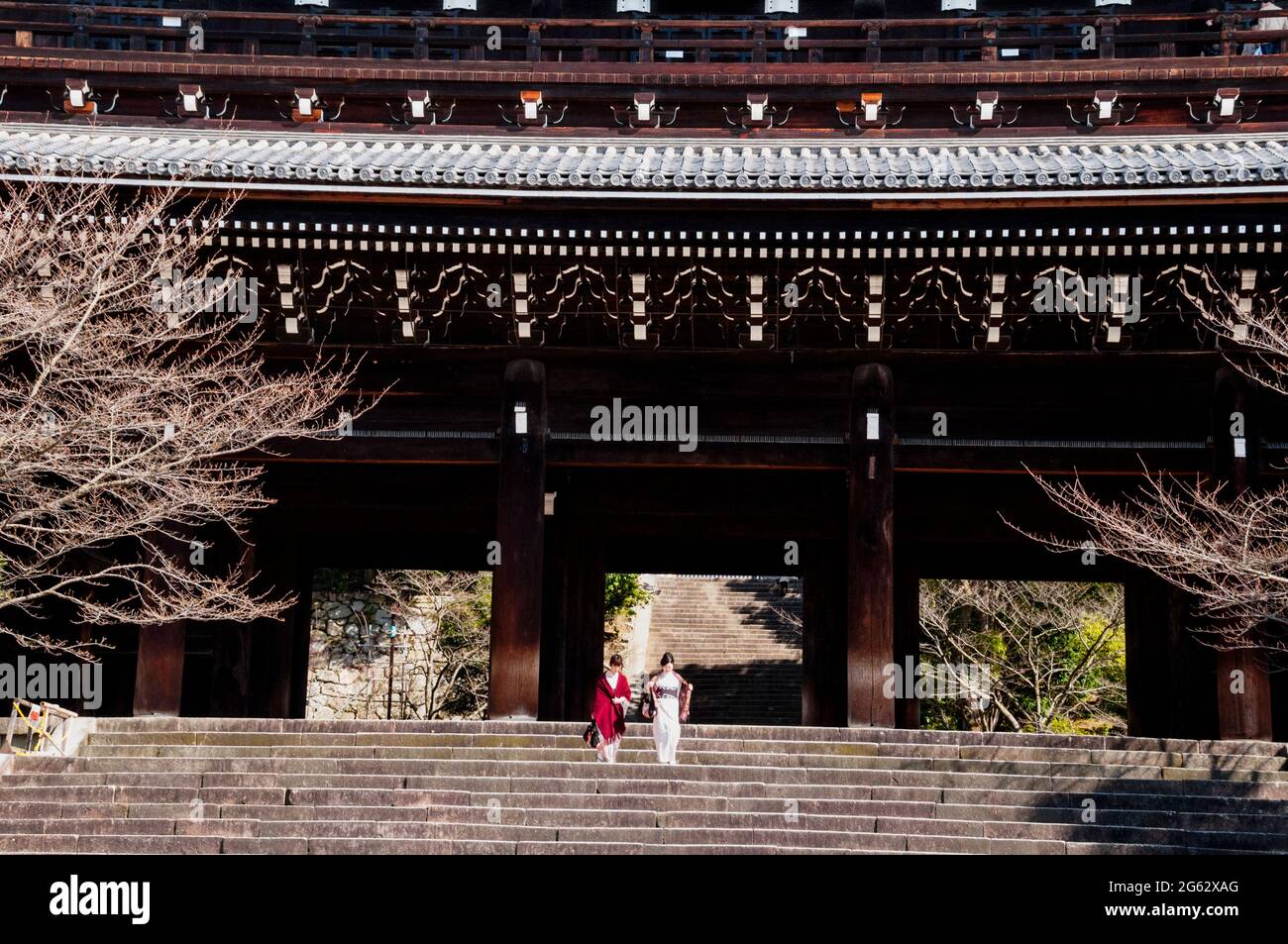 La porta di Sanmon al Tempio buddista Chion-in è una meraviglia architettonica a Kyoto, in Giappone. Foto Stock