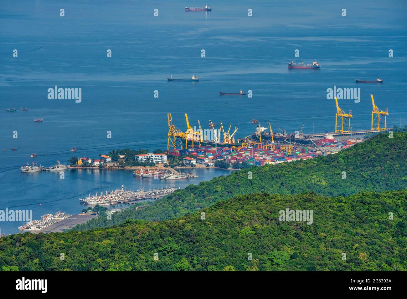 Porto container Tien SA, città di da Nang, Vietnam Foto Stock