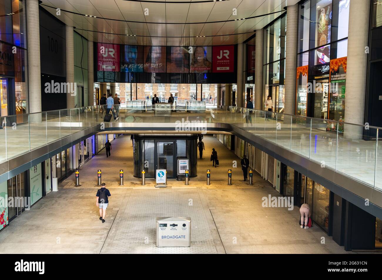 Londra - Luglio 2021: 100 Liverpool Street, un centro commerciale per uffici e interni, a pochi passi dalla stazione di Liverpool nella città di Londra Foto Stock