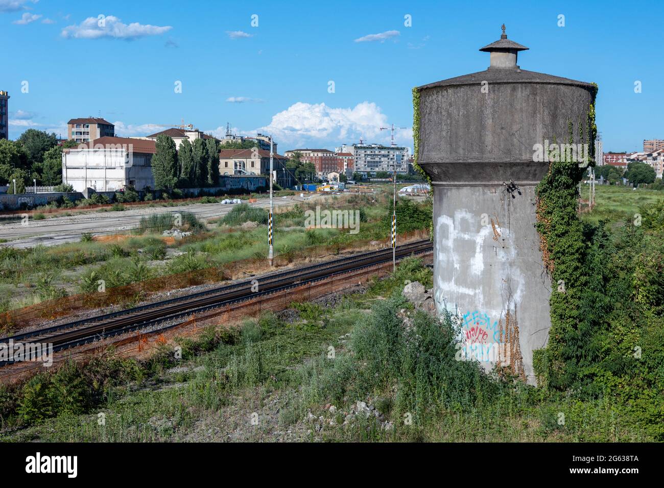 Milano, Italia, 1 luglio 2021 - l'ex cantiere di porta Romana a Milano ospiterà il villaggio olimpico per i giochi invernali 2026 Foto Stock