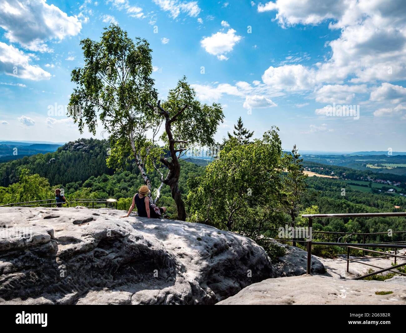 Tempo libero sulla Papststein nelle montagne di arenaria dell'Elba Foto Stock