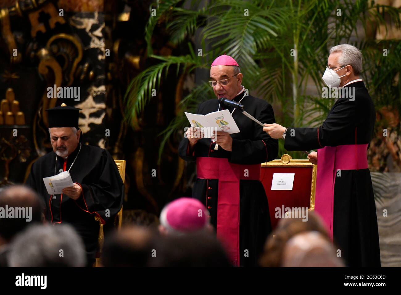 Papa Francesco, Patriarca Siro-ortodosso Ignazio Afrem II, Il Patriarca Maronita Cardinale Bechara Boutros Rai e il Patriarca greco-ortodosso Youhanna X Yazigi durante la preghiera ecumenica per la pace nella Basilica di San Pietro con la partecipazione dei leader delle Chiese cristiane libanesi in occasione della giornata di riflessione e di preghiera per il Libano. Città del Vaticano, 1 luglio 2021 Foto Stock