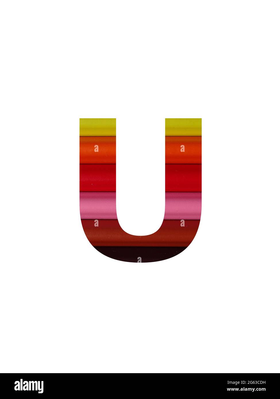 Lettera U dell'alfabeto a matita colorata, in giallo, arancione, rosso, rosa, marrone Foto Stock