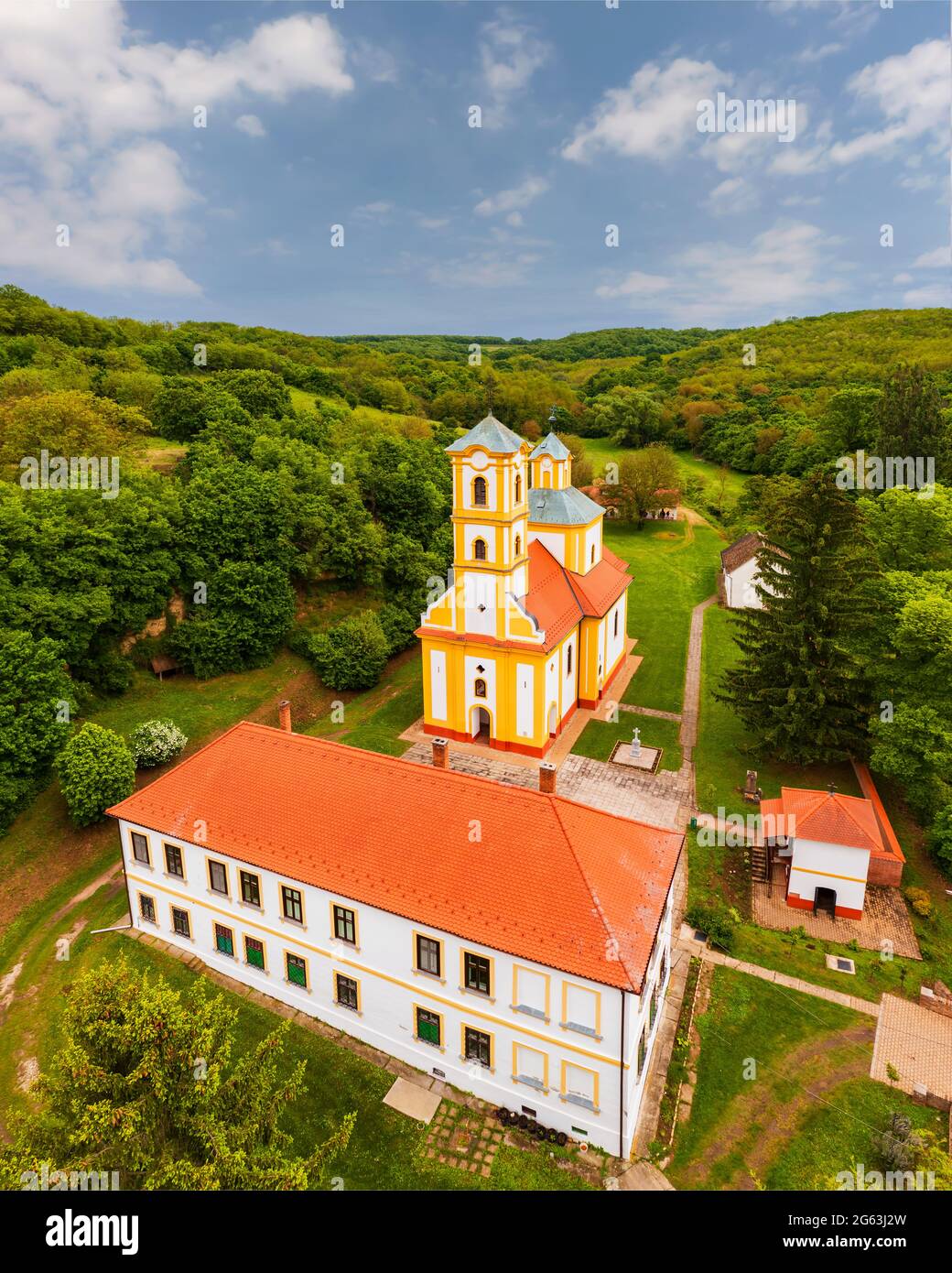 Monastero ortodosso serbo a Graboc Ungheria. Splendida valle silenziosa in Mecsek montatins vicino alla città di Pecs. Foto Stock