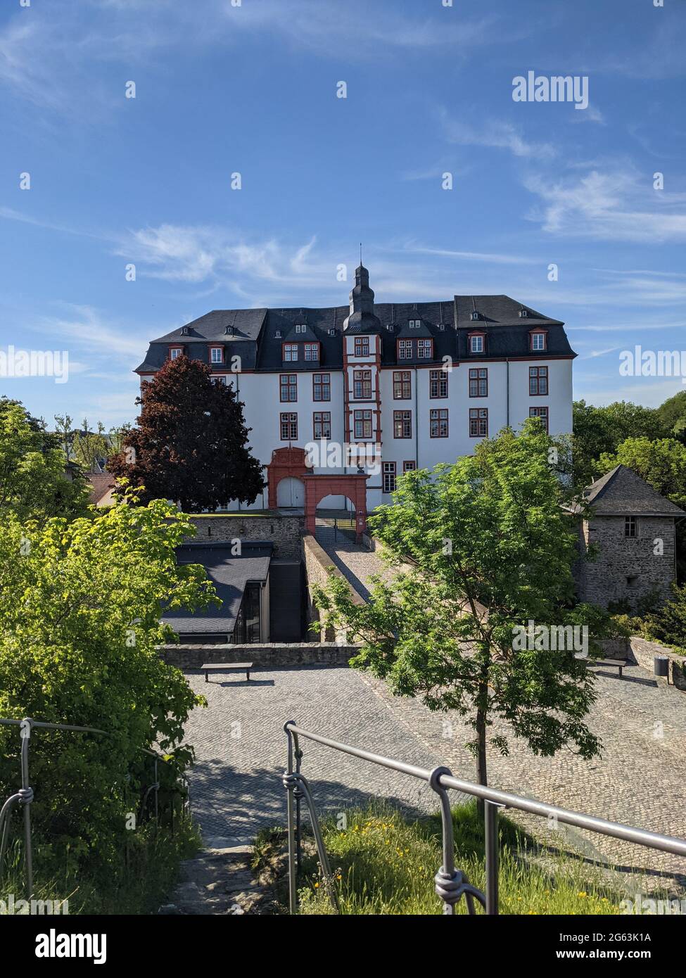 Blick vom Hexenturm auf das Residenzschloss Idstein, Hessen. Vista dalla torre delle streghe sul castello di residenza Idstein, Germania. Foto Stock