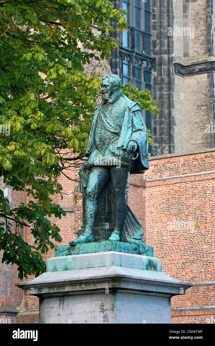 Statua del conte Graaf Jan van Nassau (dello scultore Theodore Stracké nel 1883) a Domplein, Utrecht, Paesi Bassi Foto Stock