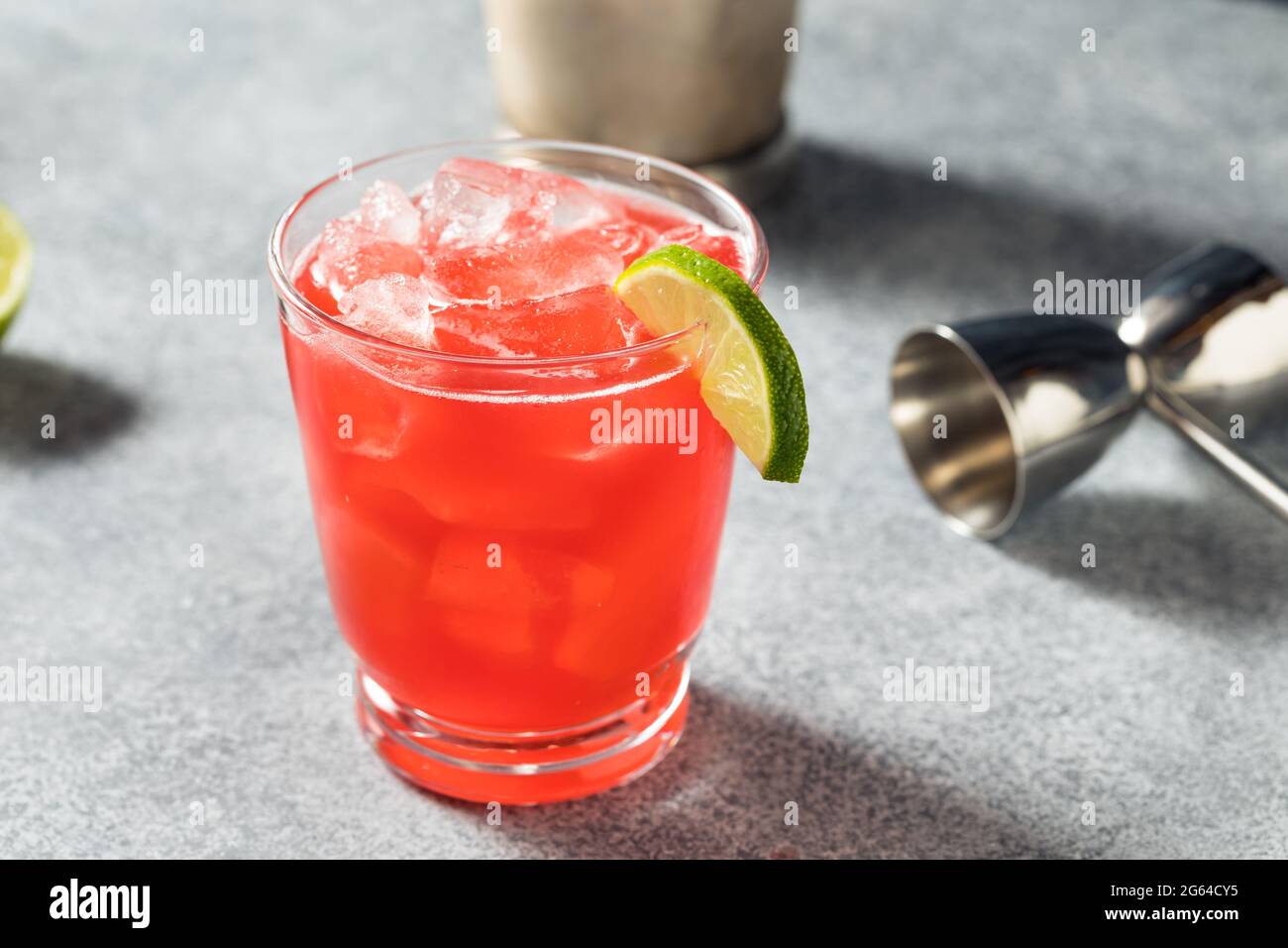 Boozy messicano che spara Squad Tequila cocktail con Lime e Bitters Foto Stock