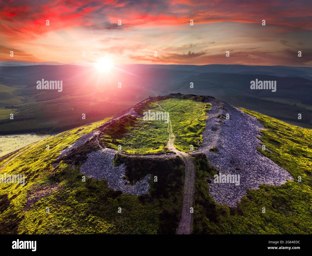 I resti dell'antico forte di Pitti Hill Tap o Noth vicino a Rhynie, Aberdeenshire, Scozia. Famosa per le sue pareti in pietra vetrificata Foto Stock