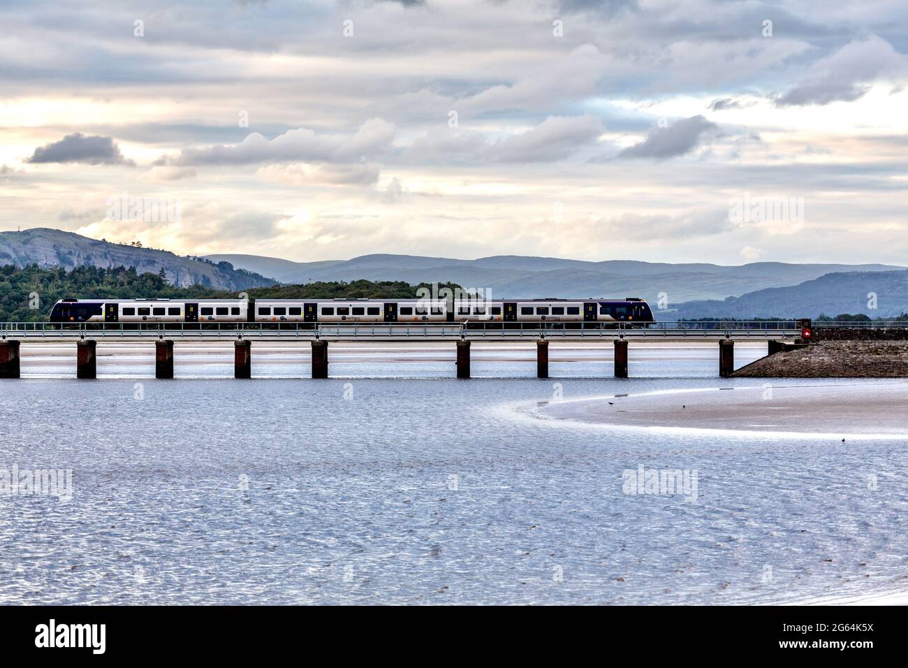 Fascicolo: Arnside Viaduct, Arnside, Cumbria, fascicolo 6 luglio 2020, Northern ha annullato tutti i suoi servizi sulla costa della Cumbria dopo aver avvertito l'attuale situazione con personale positivo e isolante di Covid ‘peggiorato'. Credit: PN News/Alamy Live News Foto Stock