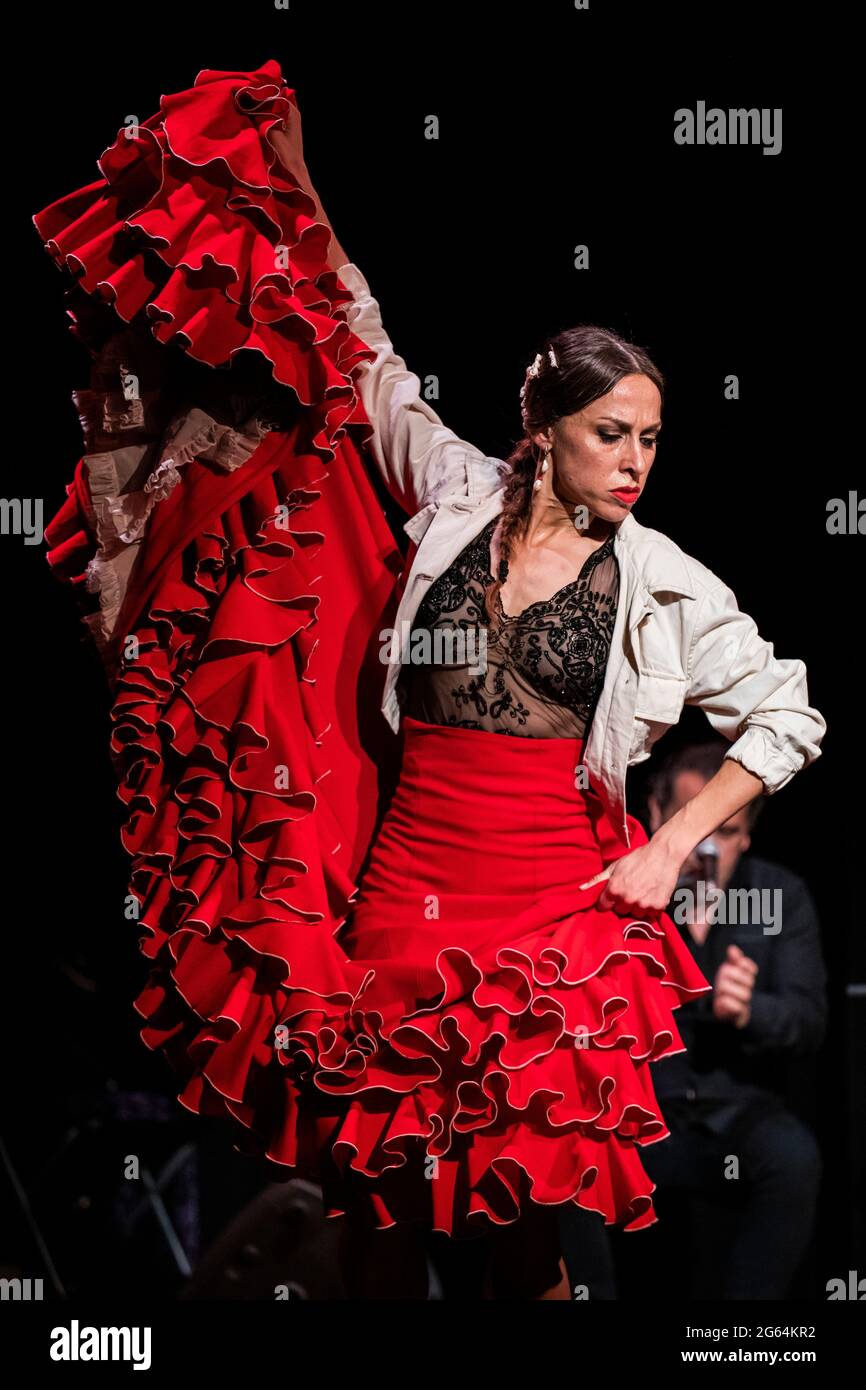 BARCELLONA, SPAGNA - 6 FEBBRAIO: Vanesa Aibar suona sul palco 'Liminal' alla Sala Sandaru il 6 febbraio 2020 a Barcellona, Spagna. (Foto di Silvia ISAC Foto Stock