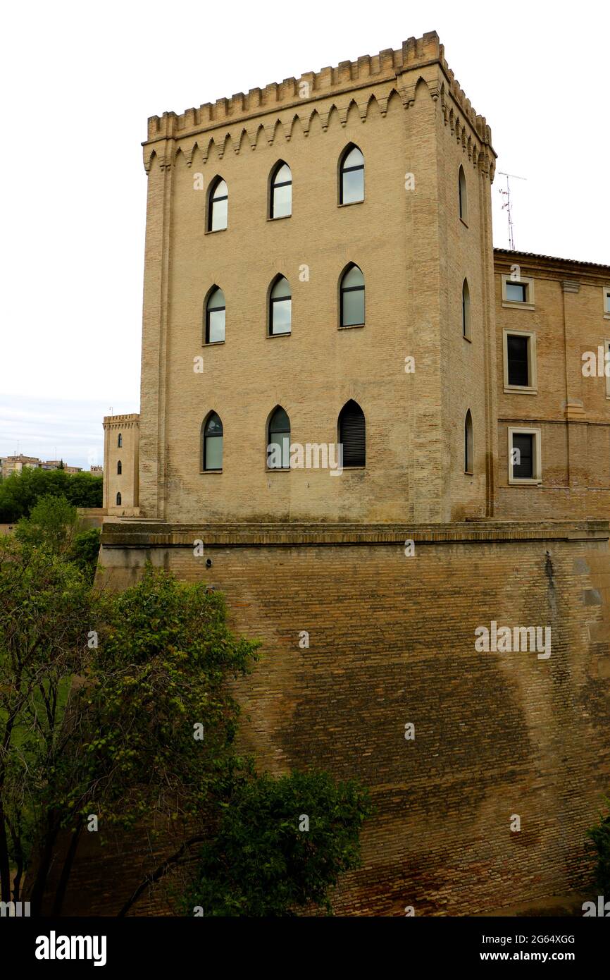 Il Palazzo Aljaferia 11 ° secolo a Saragozza Aragon Spagna Foto Stock