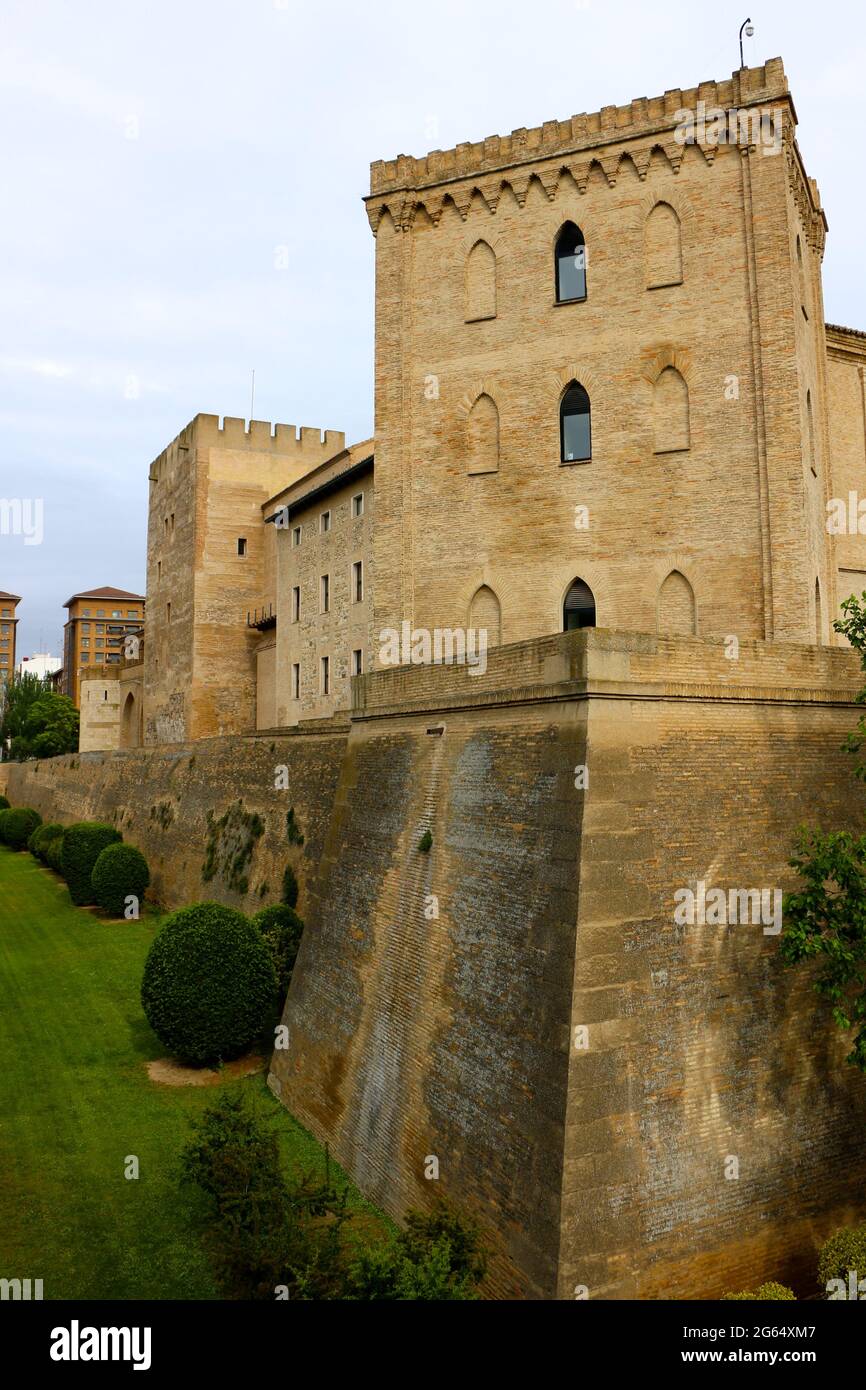 Il Palazzo Aljaferia 11 ° secolo a Saragozza Aragon Spagna Foto Stock