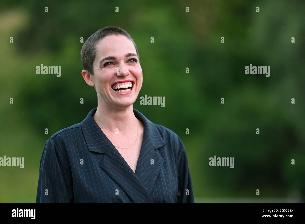 Monaco, Germania. 02 luglio 2021. Verena Altenberger, attrice, arriva alla prima del film "Polizeiruf 110 - bis Mitternacht" al Festival del Cinema di Monaco. Credit: Tobias Hase/dpa/Alamy Live News Foto Stock