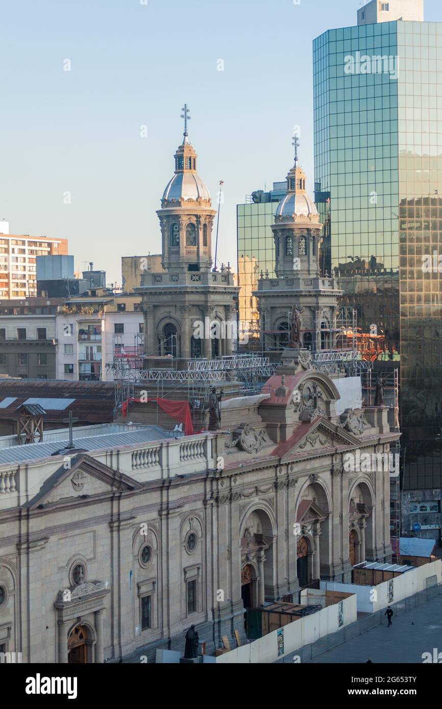 Catedral Metropolitana a Plaza de Armas a Santiago, Cile Foto Stock