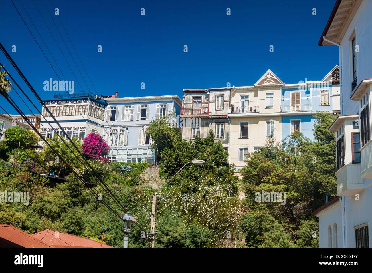 Edifici su una collina a Valparaiso, Cile Foto Stock