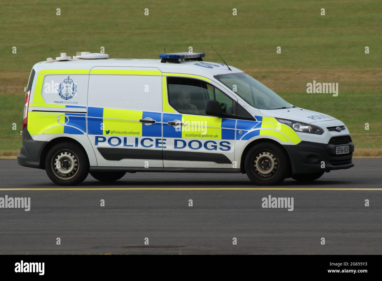 SF64 KEU, un furgone Ford Transit Connect utilizzato dalla polizia Scotland Dog Unit, all'aeroporto di Prestwick durante la visita del presidente degli Stati Uniti Donald Trump nel 2018. Foto Stock