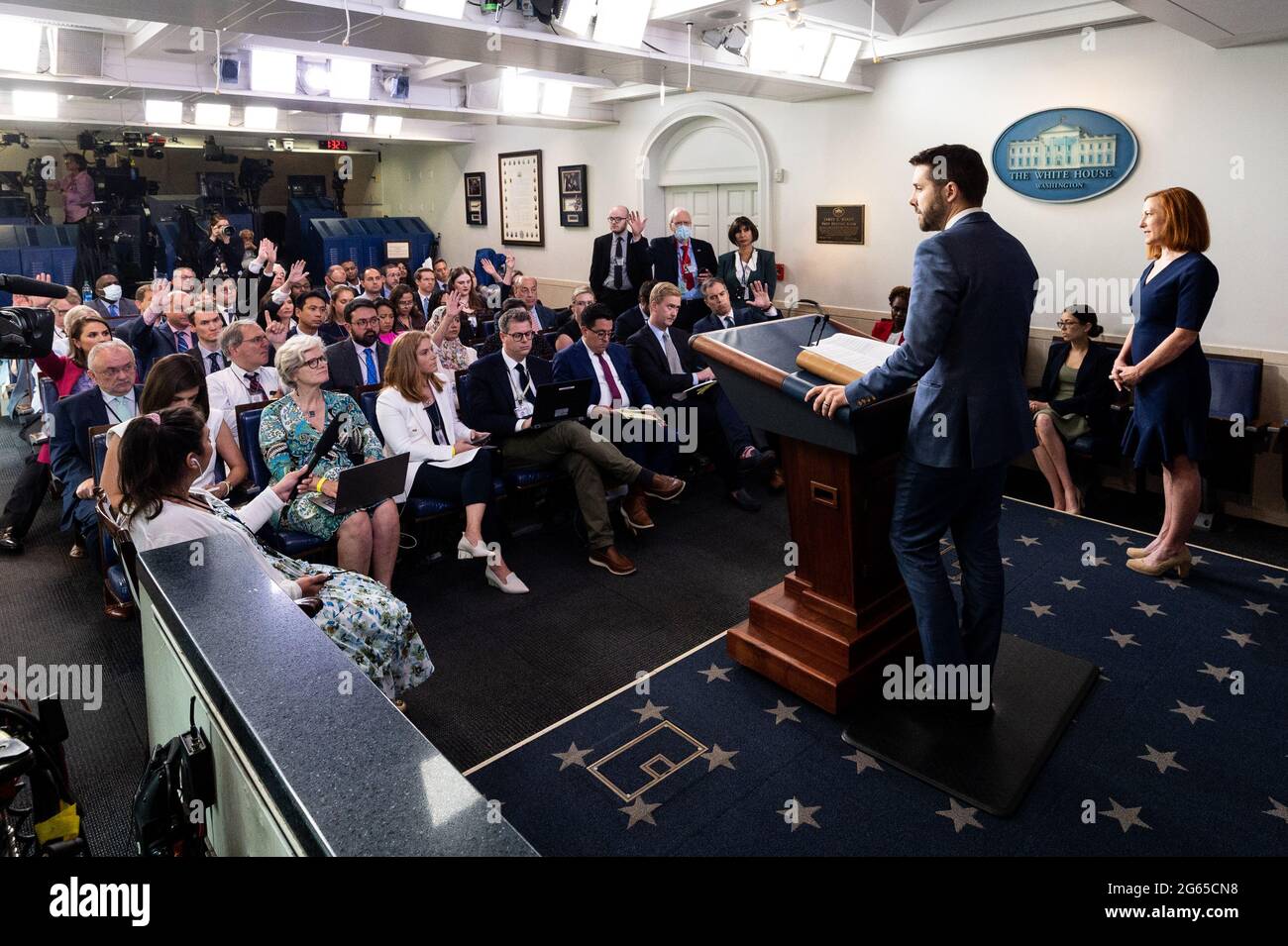 Washington, Stati Uniti. 02 luglio 2021. Brian Deese, Direttore del Consiglio economico Nazionale, ha tenuto un briefing stampa presso la Sala Stampa della Casa Bianca. Credit: SOPA Images Limited/Alamy Live News Foto Stock