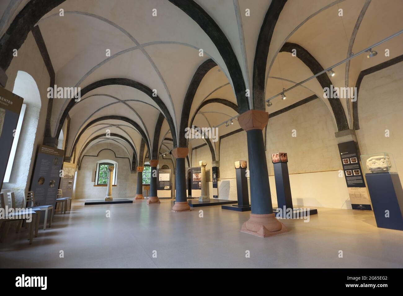 Dingelstedt, Germania. 02 luglio 2021. Vista sulla sala romanica del monastero di Huysburg. Sabato, il direttore spirituale della casa ospite e congressuale Fratel Jakobus Wilhelm, accetta il Premio romanico 2021. Credit: Fahren/dpa-Zentralbild/ZB/dpa/Alamy Live News Foto Stock