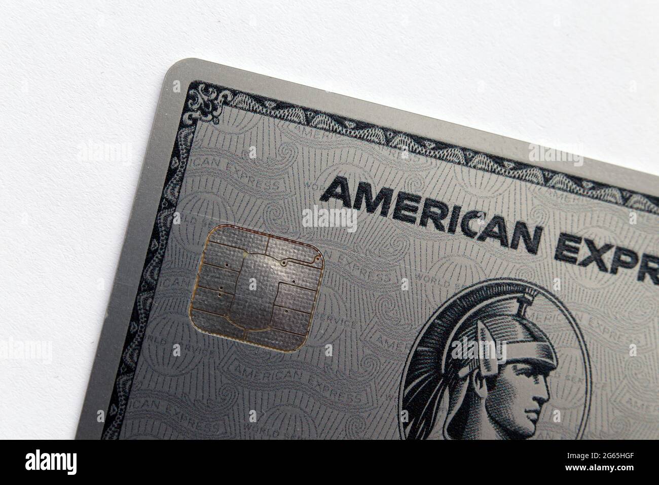 Carta American Express Platinum (Amex Platinum) in primo piano - questo è il nuovo Amex Platinum in metallo. Aprile 2020, Espoo, Finlandia. Foto Stock