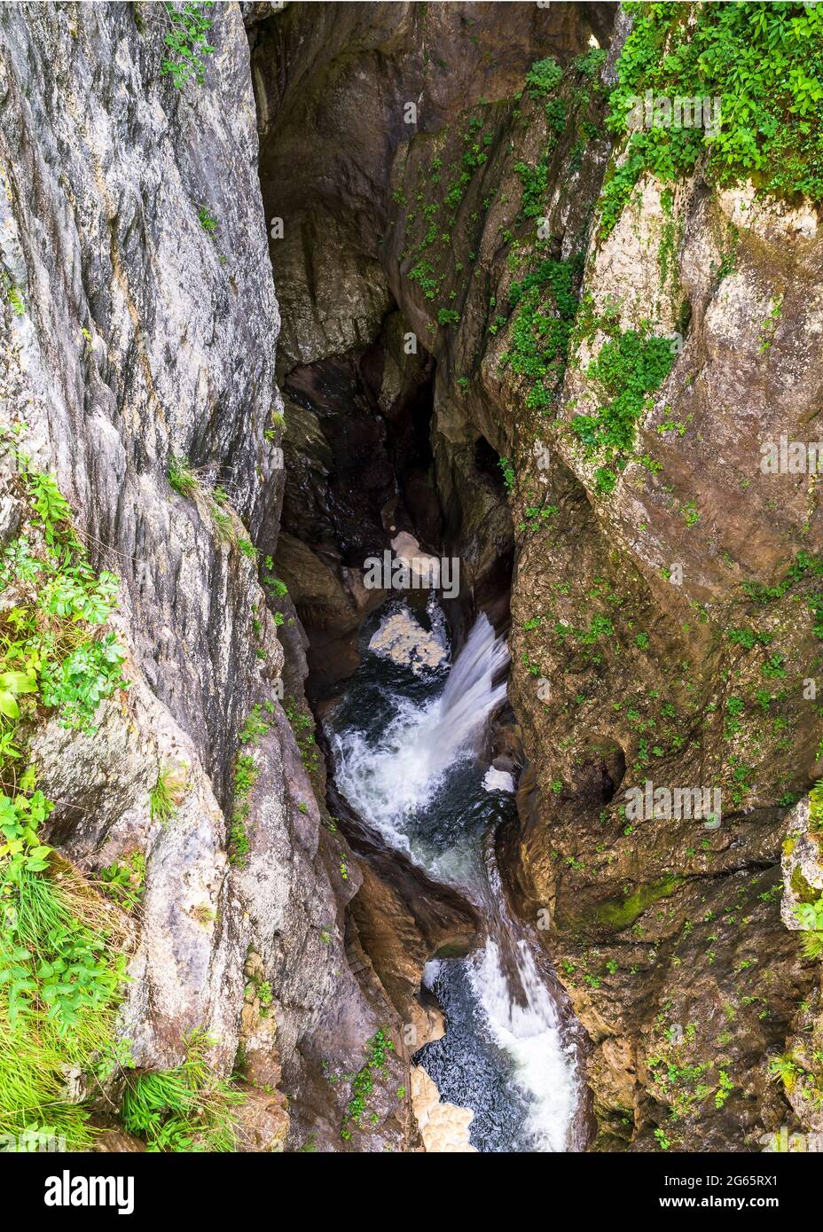 Parco nazionale di Skocjan in Slovenia. Ci sono molte cascate, rocce, intoccabile natura protetta. C'è il fiume che si chiama Reka. Reka in ingl Foto Stock