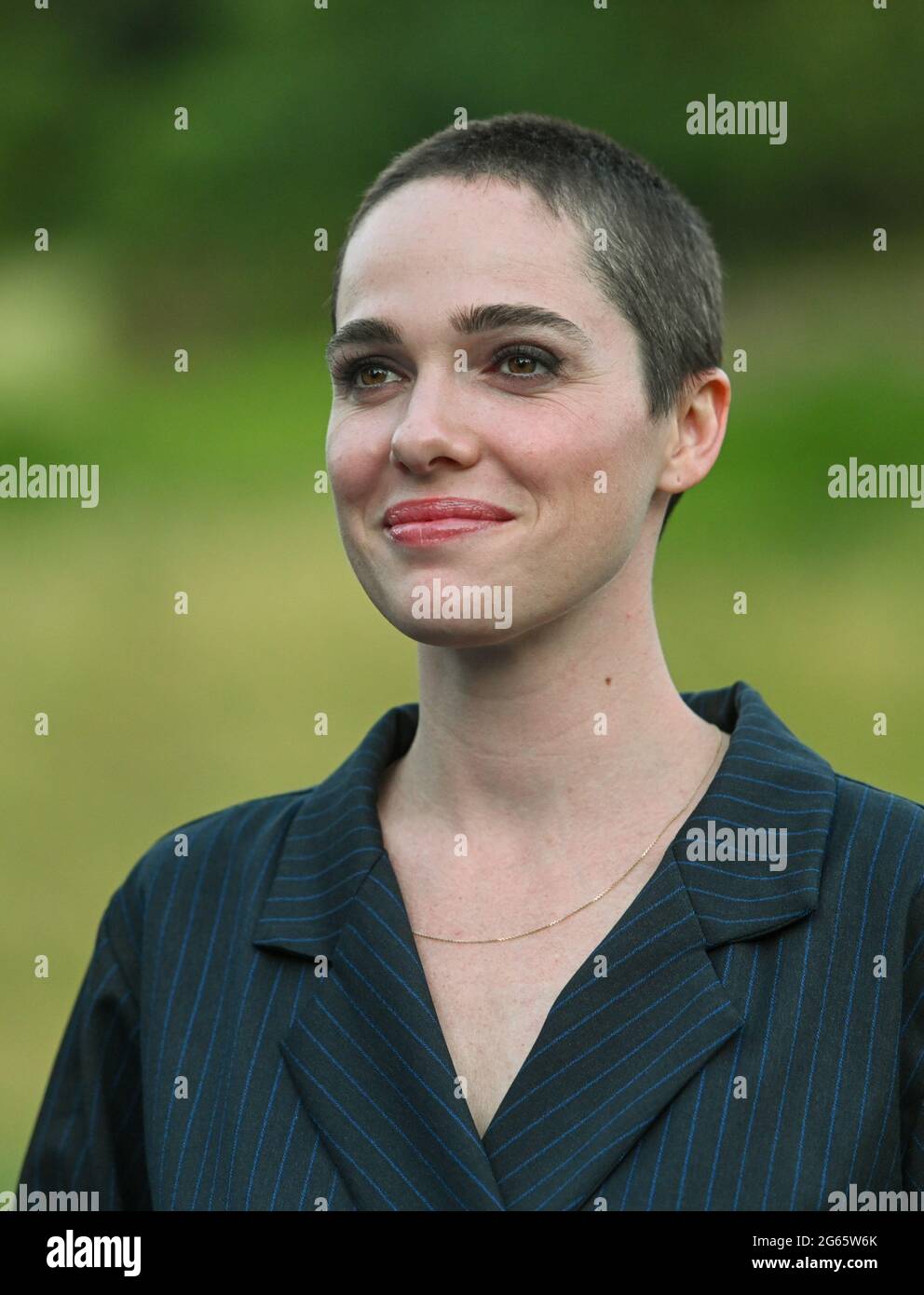 Monaco, Germania. 02 luglio 2021. Verena Altenberger, attrice, arriva alla prima del film "Polizeiruf 110 - bis Mitternacht" al Festival del Cinema di Monaco. Credit: Tobias Hase/dpa/Alamy Live News Foto Stock