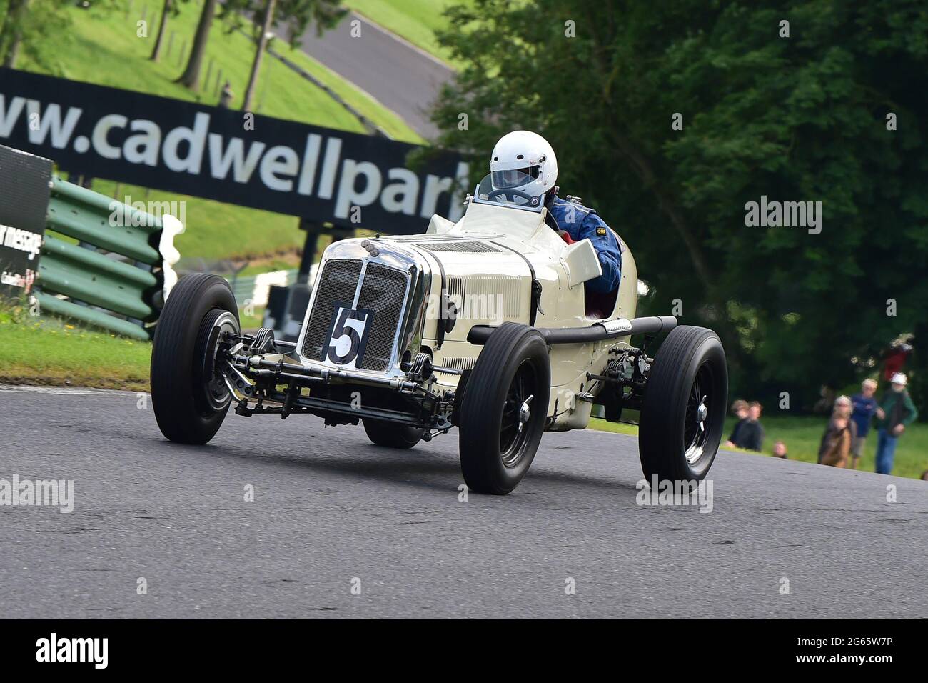 Julian Wilton, era R7B, Allcomers Scratch Race for Pre-War Cars, VSCC, Shuttleworth Nuffield e Len Thompson Trophies Race Meeting, Cadwell Park Circ Foto Stock