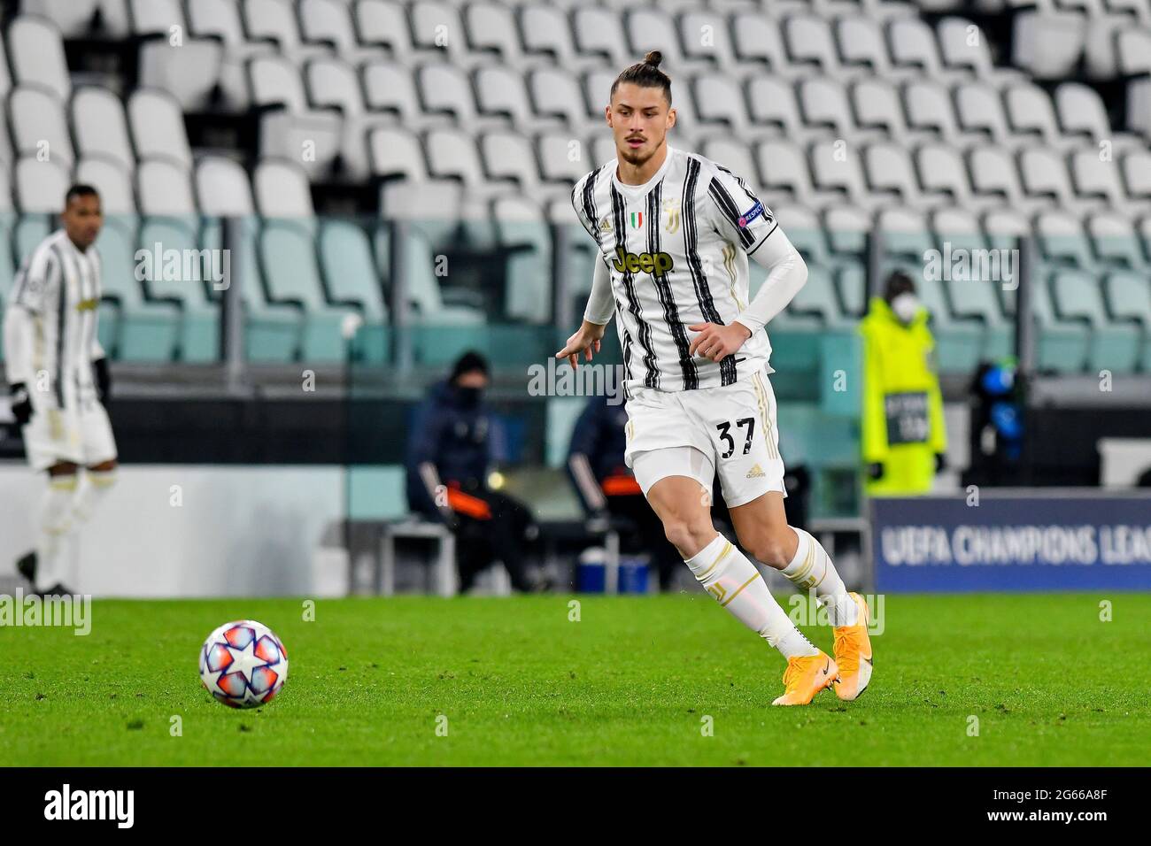 Radu Dragusin della Juventus FC durante la stagione 2020/21 della Champions League della Juventus FC allo stadio Allianz di Torino - / LM Foto Stock