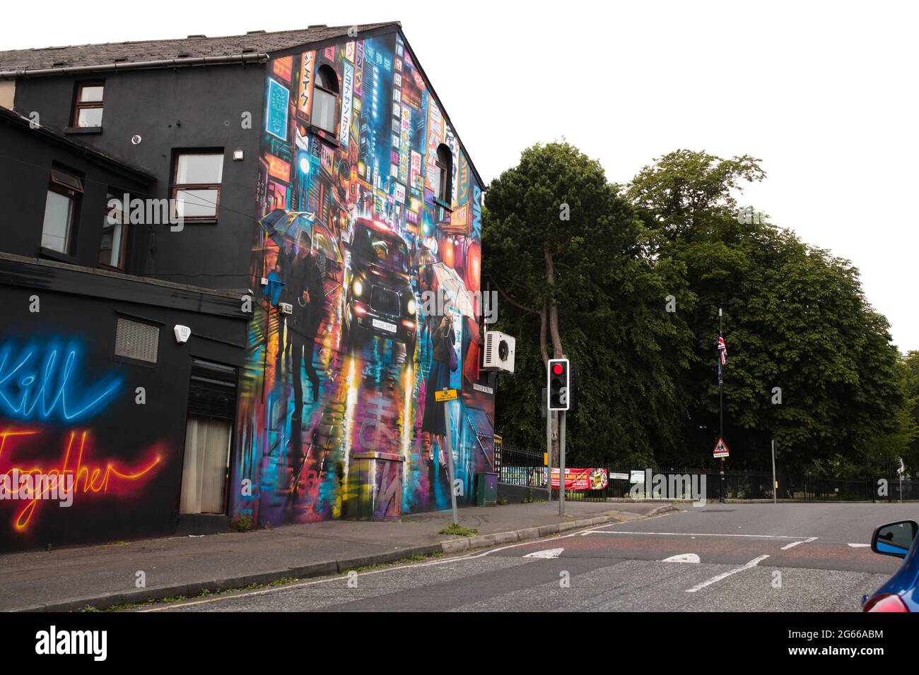 Black taxi murale art di Dan Kitchener su Enfield Street, Belfast 2021 Foto Stock