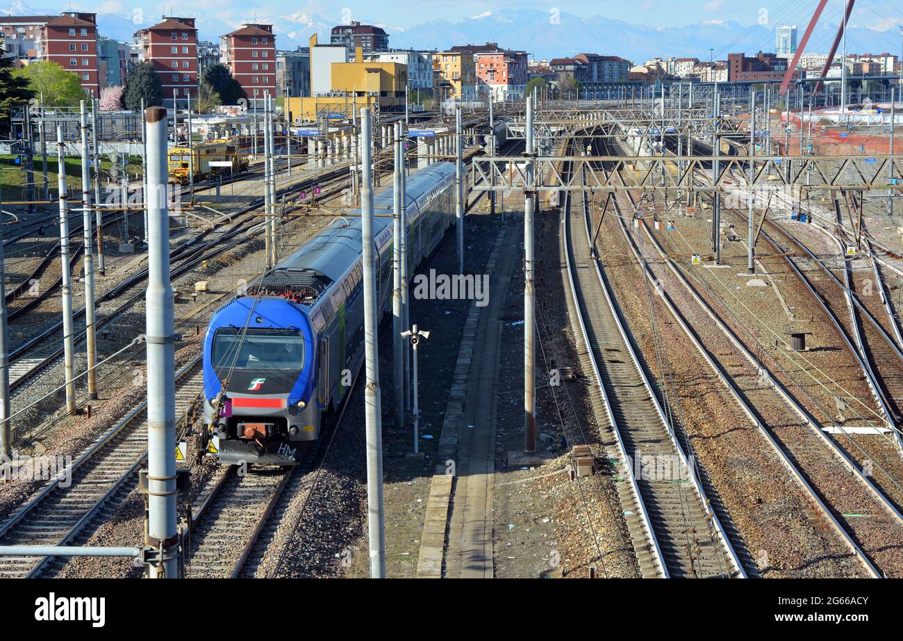 Torino, Piemonte/Italia- 03/19/2019- la stazione di Lingotto è una delle principali stazioni della città. Foto Stock