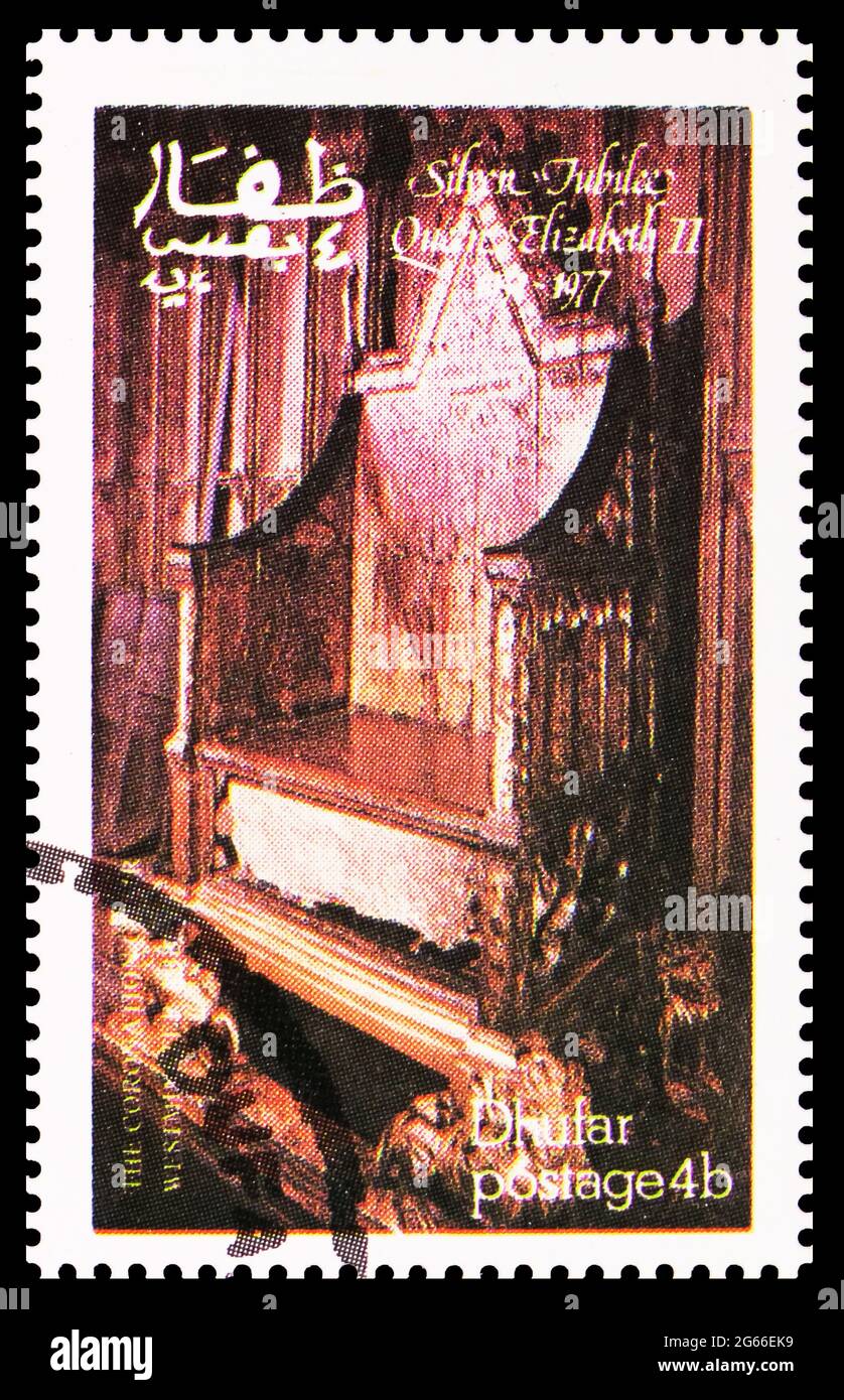 MOSCA, RUSSIA - 22 MARZO 2020: Francobollo stampato a Cinderellas Shows Silver Jubille Queen Elizabeth II 1952-1977, Dhufar serie, 4 Omani baisa, Foto Stock