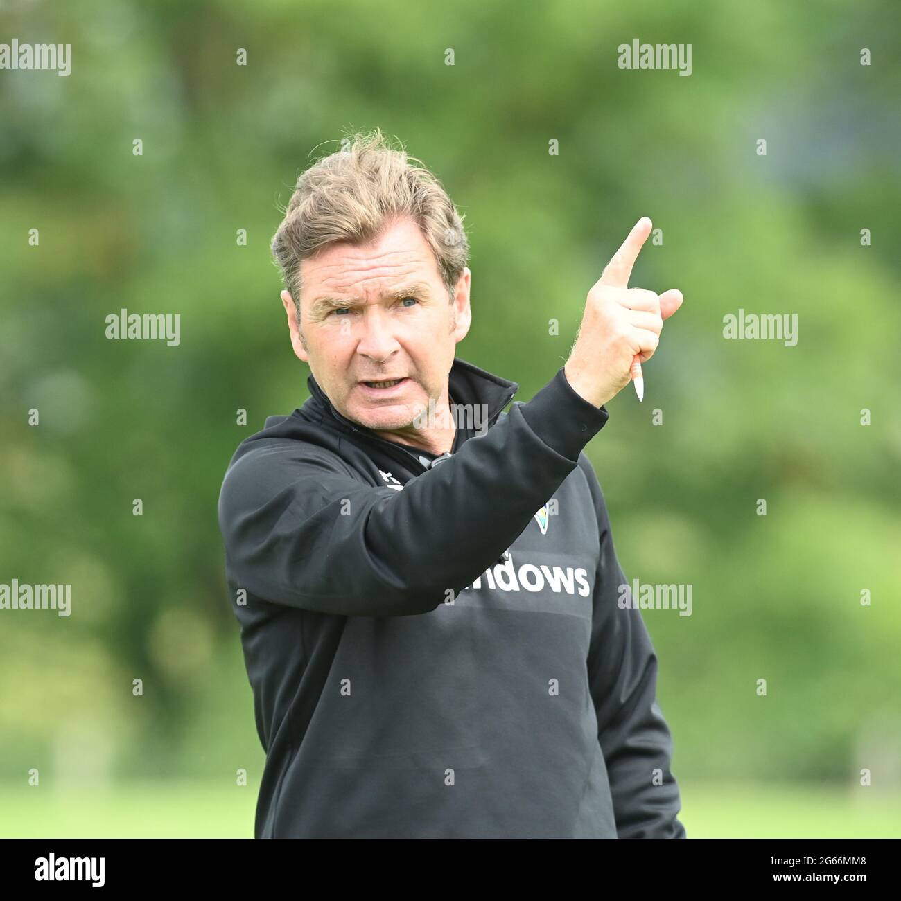 Tranent, Ormiston, East Lothian.Scotland. UK .3rd July 21 Hibernian vs Dunfermline pre season friendly match. Dunfermline Manager Peter Grant Credit: eric mcowat/Alamy Live News Foto Stock
