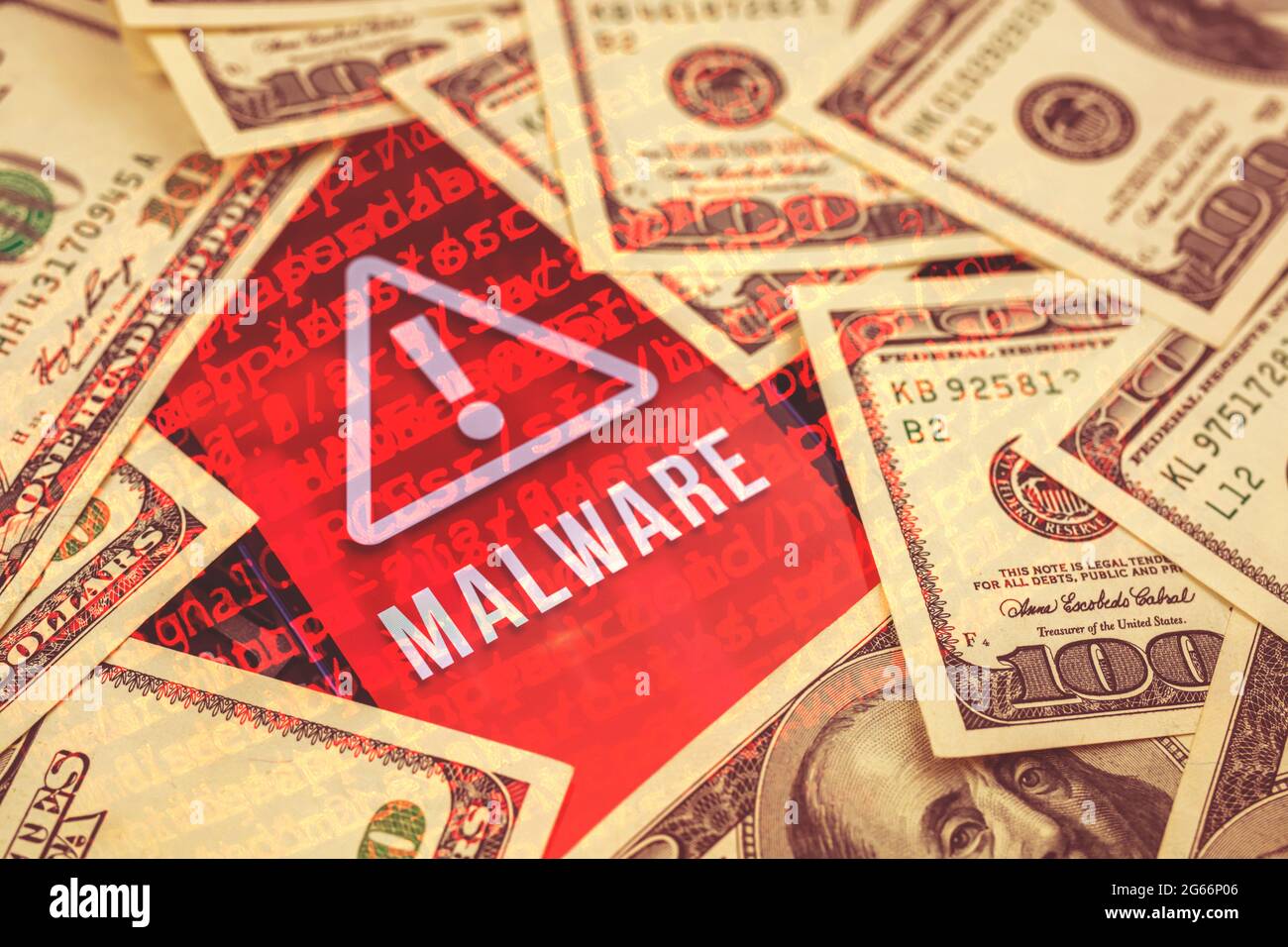 Concetto di Cyber Attacks, sfondo di cyber crimine con malware virus sullo schermo dello smartphone, banconota sul telefono cellulare Foto Stock