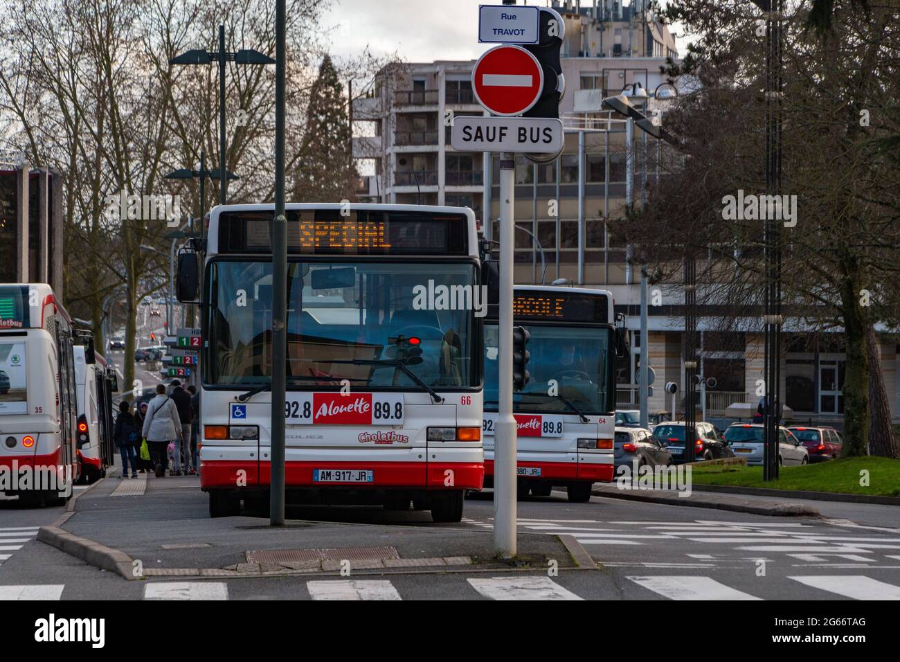 Una foto degli autobus pubblici della città di Cholet. Foto Stock