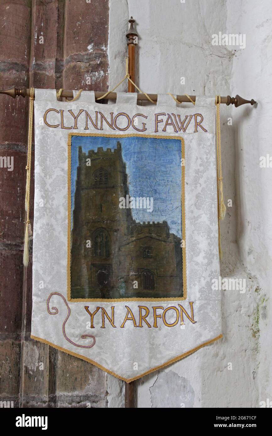 'Clynnog Fawr yn Arfon' - Banner della Chiesa a St Beunos, Clynnog Fawr, Galles Foto Stock