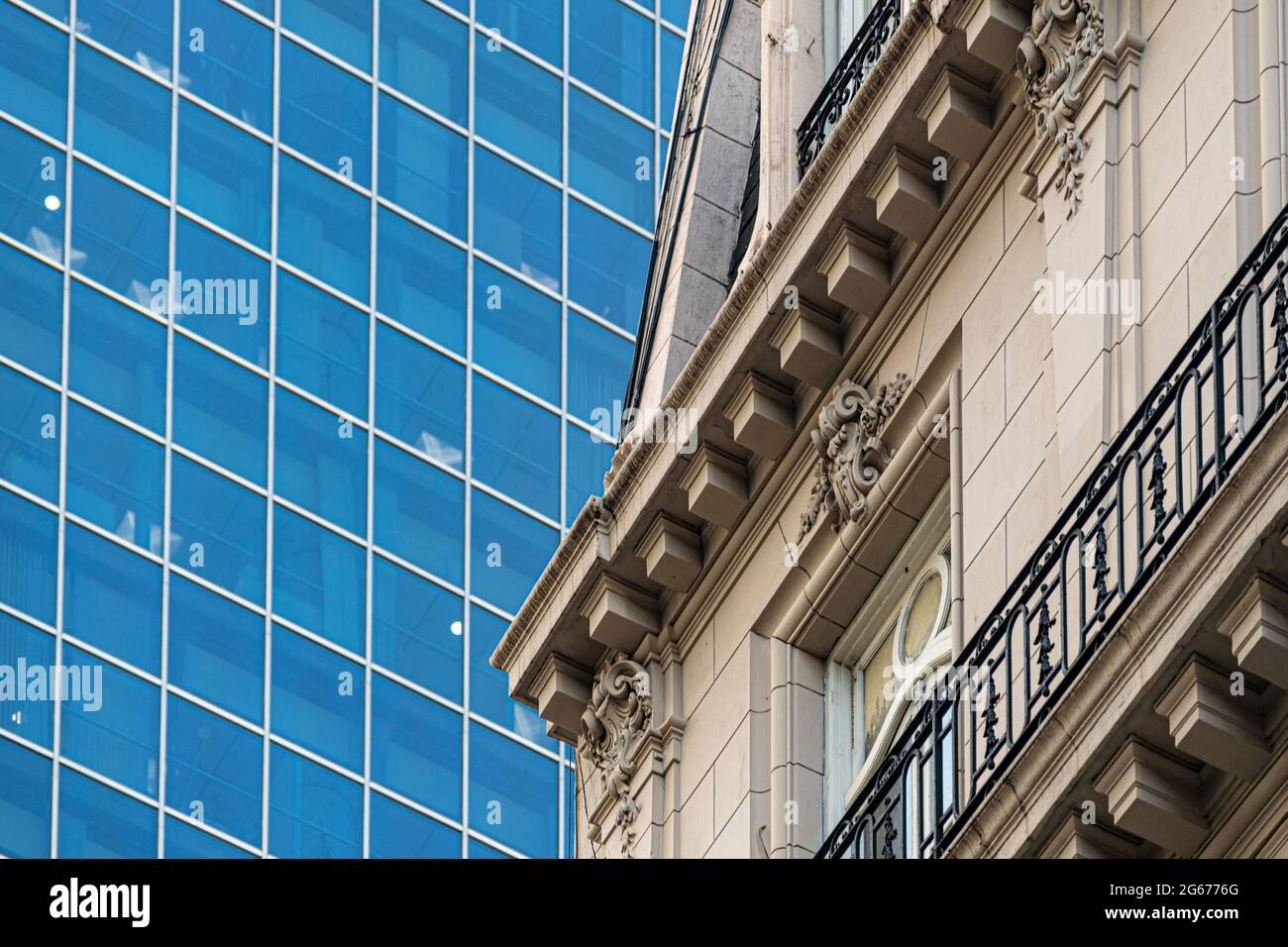 Contrasto tra oli e nuova architettura im Buenos Aires, Argentina Foto Stock