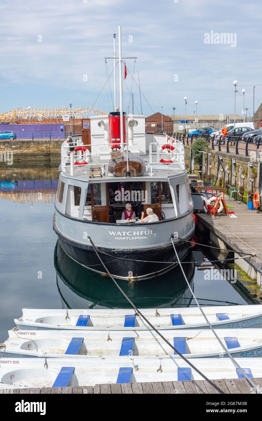 Sale da tè sulla storica M.V. Coronia Vessel, Hartlepool Marina, Hartlepool, County Durham, Inghilterra, Regno Unito Foto Stock