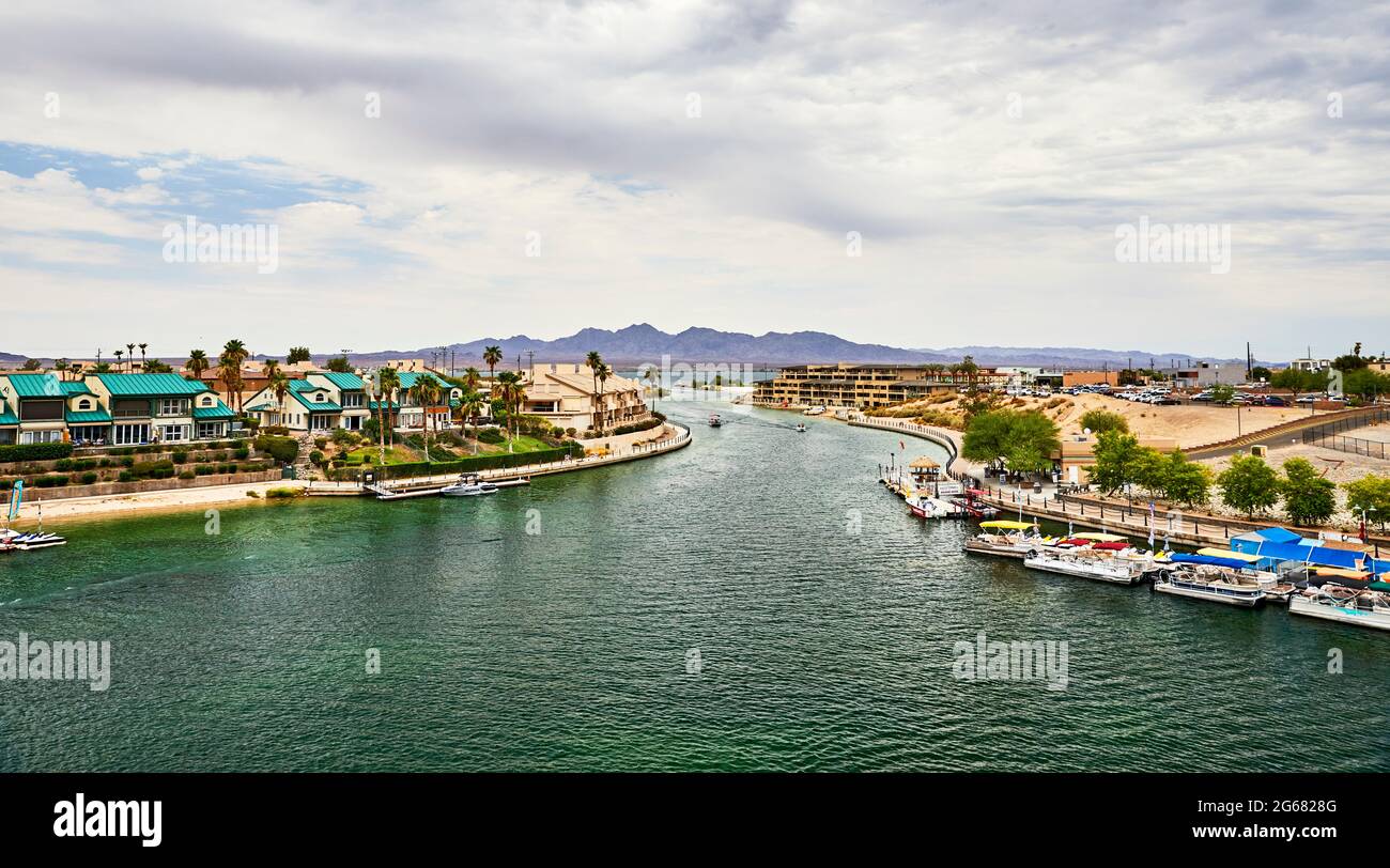 Lake Havasu, Arizona, USA - 30 giugno 2021: Vista del lago Havasu, Arizona dal London Bridge Foto Stock