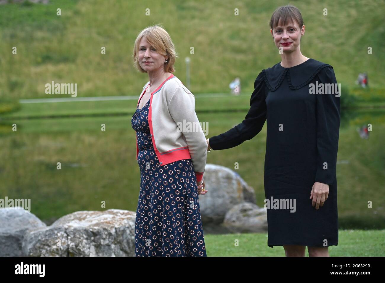 Da sinistra: Corinna HARFOUCH (GER), attrice, Katharina Marie SCHUBERT (regista), prima del film "la ragazza con le mani d'oro" al Festival del film di Monaco il 3 luglio 2021. Foto Stock