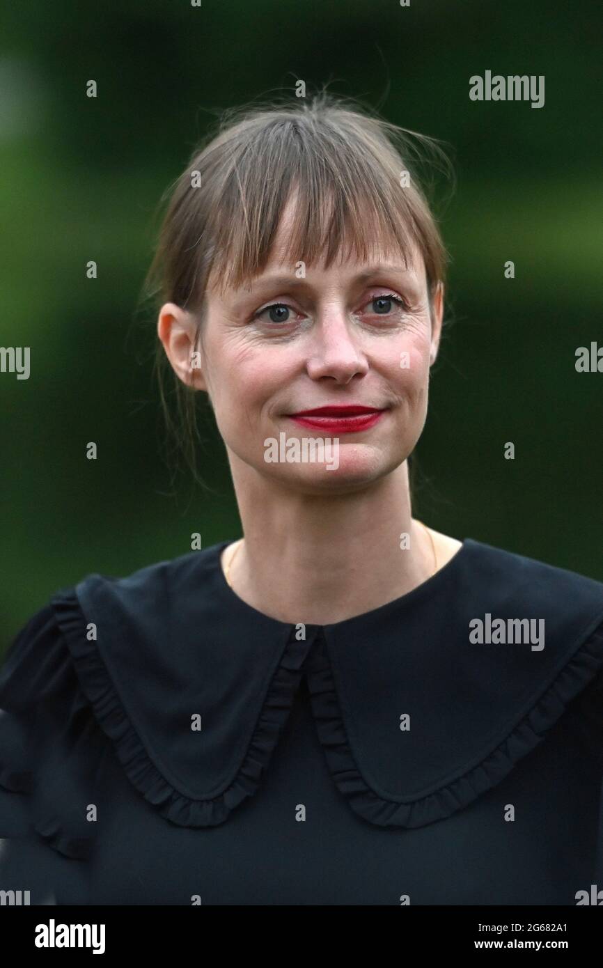 Katharina Marie SCHUBERT (regista), immagine singola, singolo motivo ritagliato, ritratto, ritratto, verticale. Prima del film 'la ragazza con le mani d'oro' al Filmfest Muenchen il 3 luglio 2021. Foto Stock