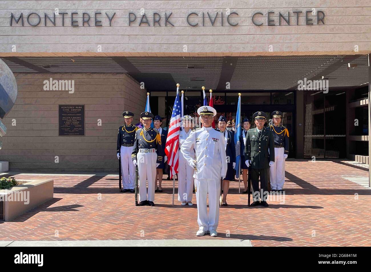 Una guardia a colori in occasione della cerimonia per celebrare l'84° anniversario dell'incidente del Ponte Marco Polo, sabato 3 luglio 2021, presso il centro amministrativo di Monterey Park Foto Stock