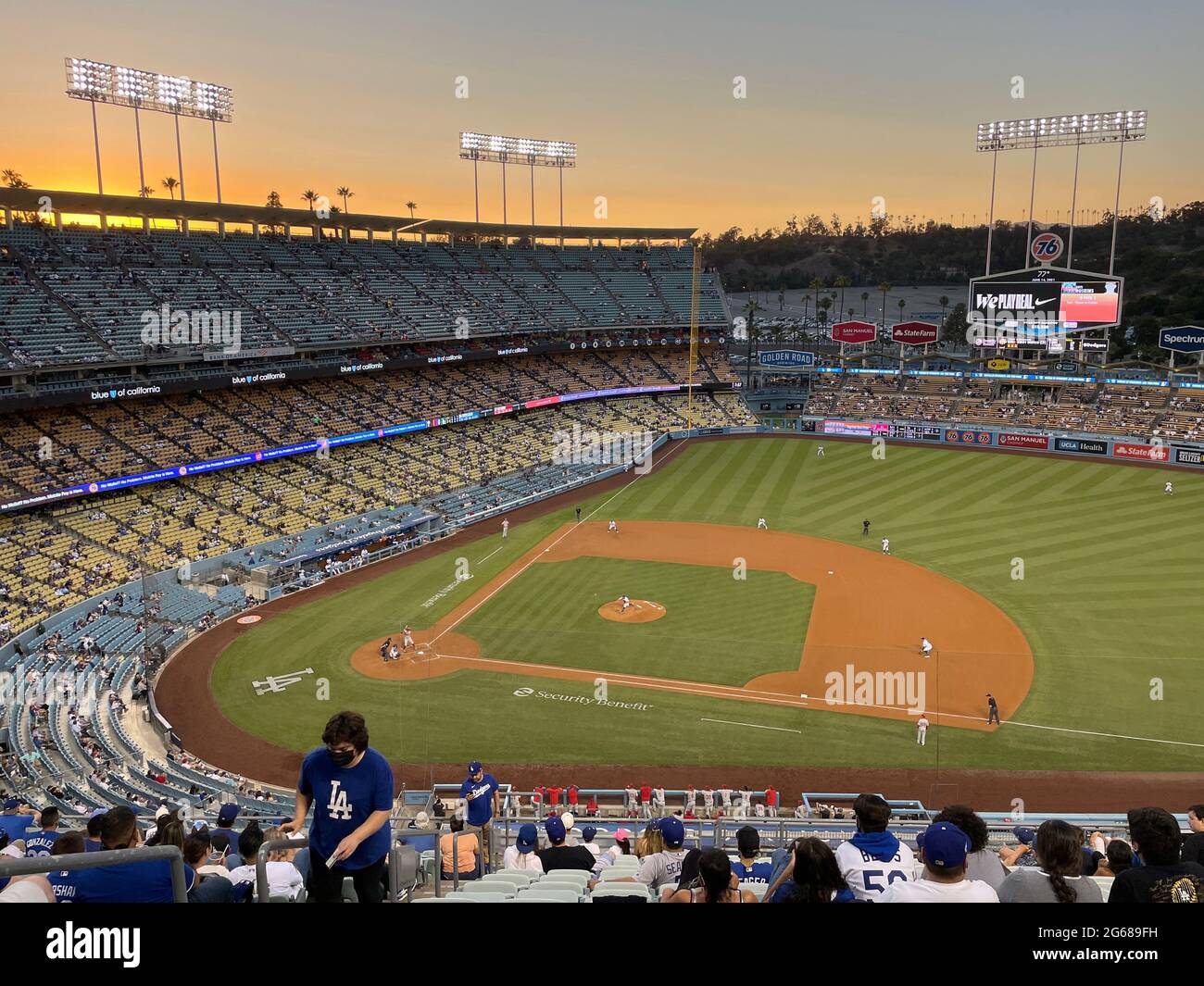 Partita di baseball notturna al Dodger Stadium di Los Angeles, California Foto Stock