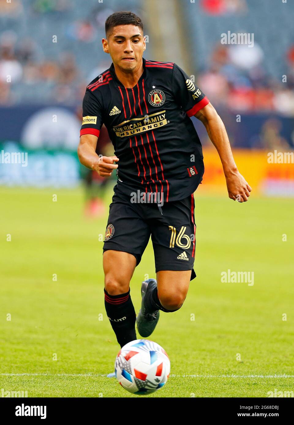 Chicago, USA, 03 luglio 2021. Major League Soccer (MLS) Atlanta United FC Erik López (16) gestisce la palla contro il Chicago Fire FC al Soldier Field di Chicago, Illinois, USA. Chicago ha vinto 3-0. Credit: Tony Gadomski / All Sport Imaging / Alamy Live News Foto Stock