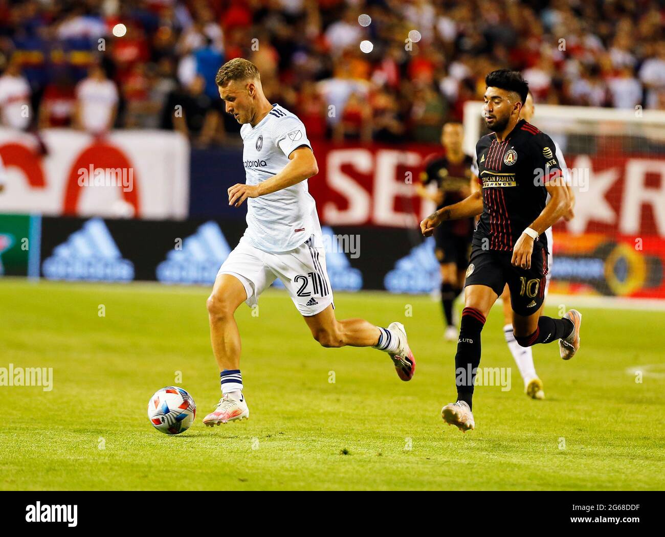 Chicago, USA, 03 luglio 2021. Major League Soccer (MLS) Chicago Fire FC Fabian Herbers (21) gestisce la palla contro Atlanta United FC al Soldier Field di Chicago, Illinois, USA. Chicago ha vinto 3-0. Credit: Tony Gadomski / All Sport Imaging / Alamy Live News Foto Stock